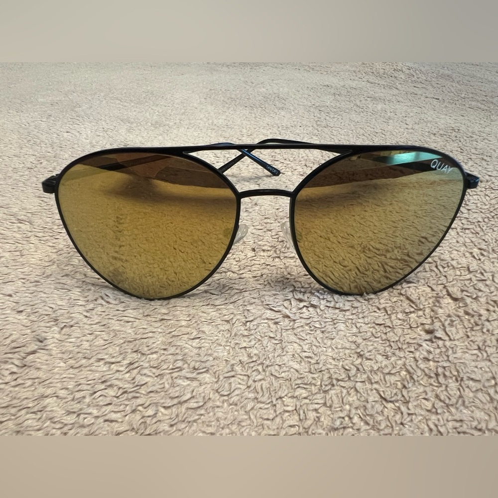Quay Stylish Black and Gold Aviator Sunglasses 😎
